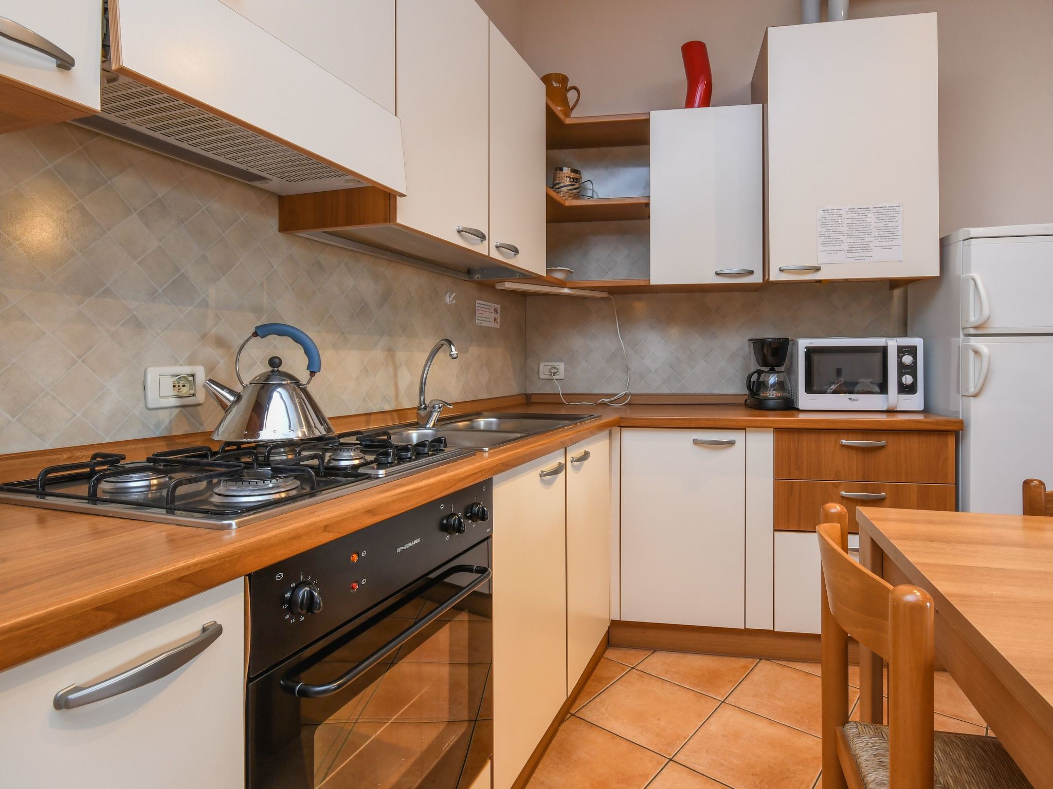 Wohnung mit Balkon, Garten und Seeblick-Binnen