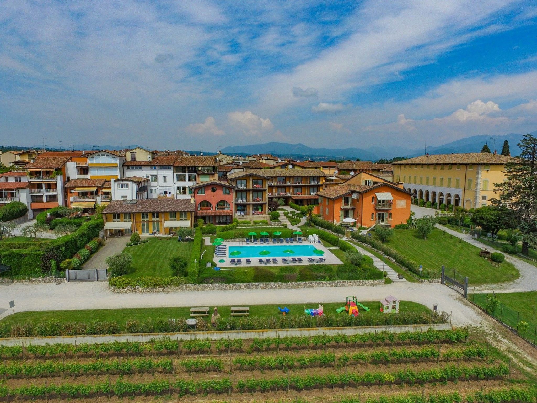 Wohnung mit Balkon, Garten und Seeblick-Binnen