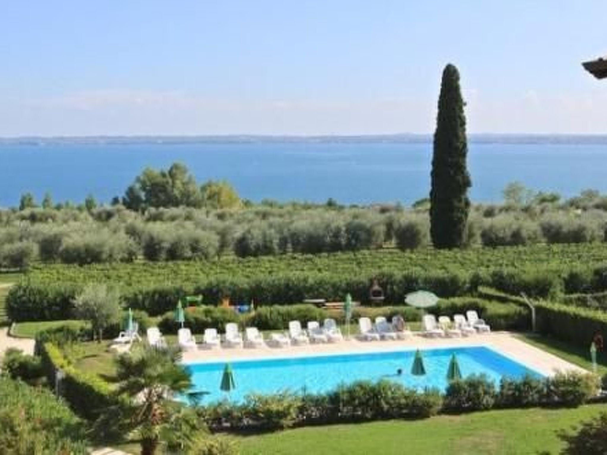 Wohnung mit Balkon, Garten und Seeblick-Binnen