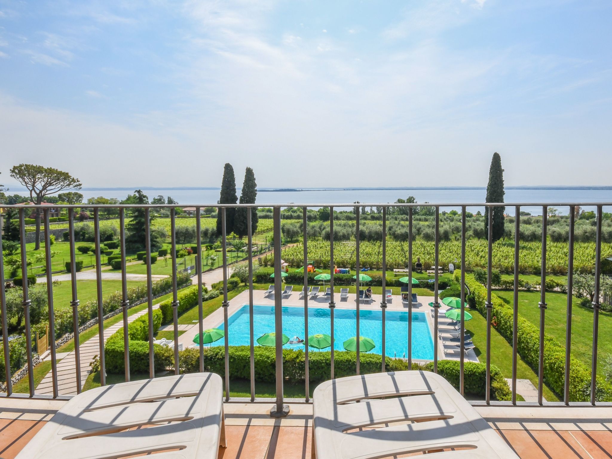 Wohnung mit Balkon, Garten und Seeblick-Binnen