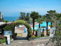 Kindvriendelijk appartement in vakantiedorp Eden nabij het Gardameer - thumbnail 2