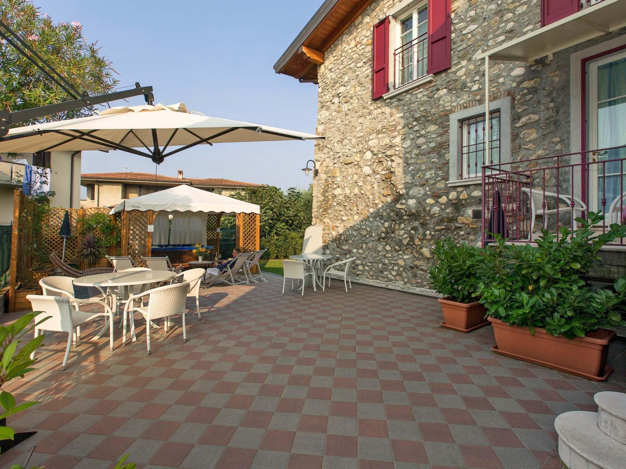 Wunderschöne Wohnung mit Garten und Grill-Image-tags.info