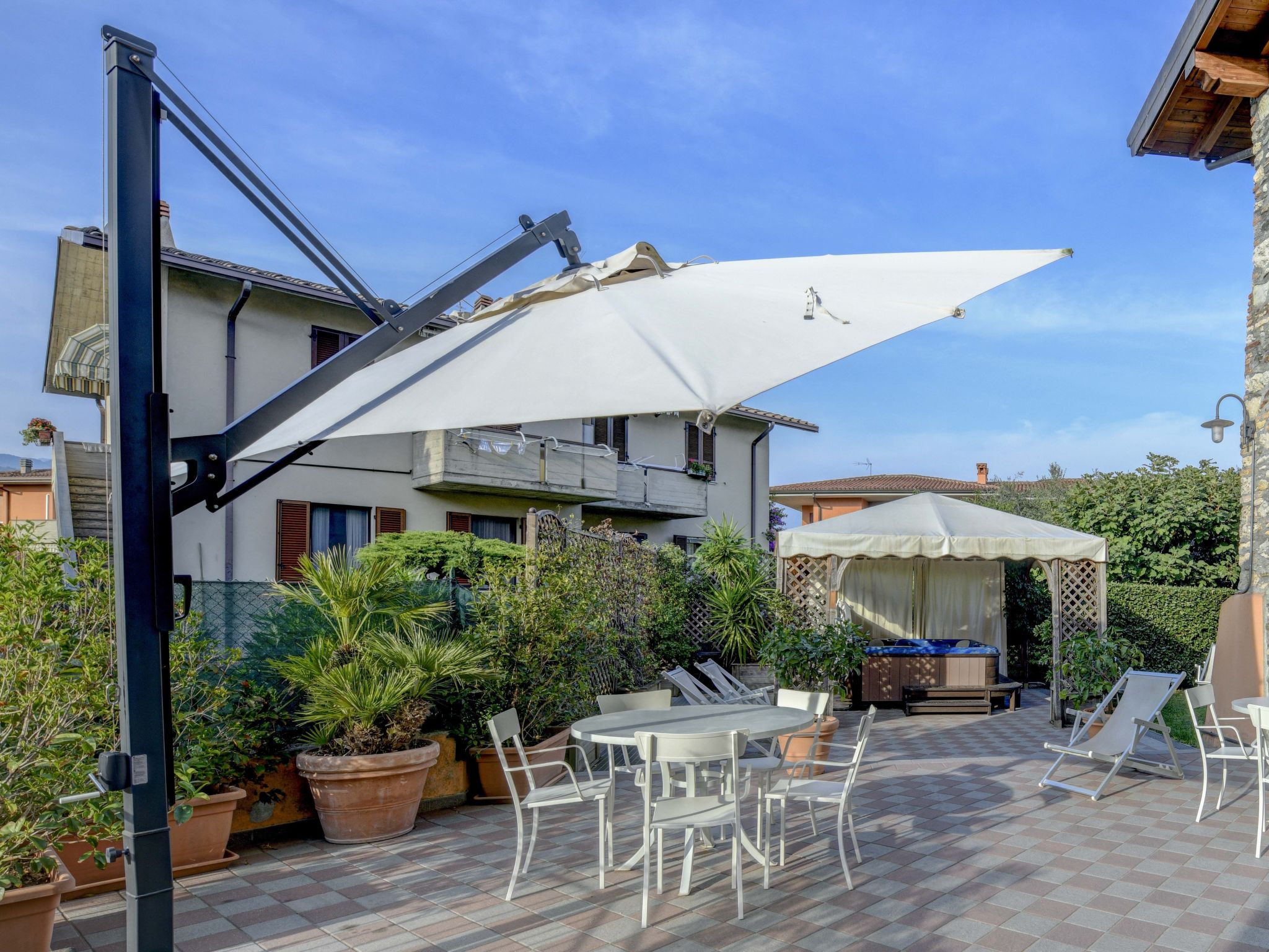 Wunderschöne Wohnung mit Garten und Grill-Image-tags.info