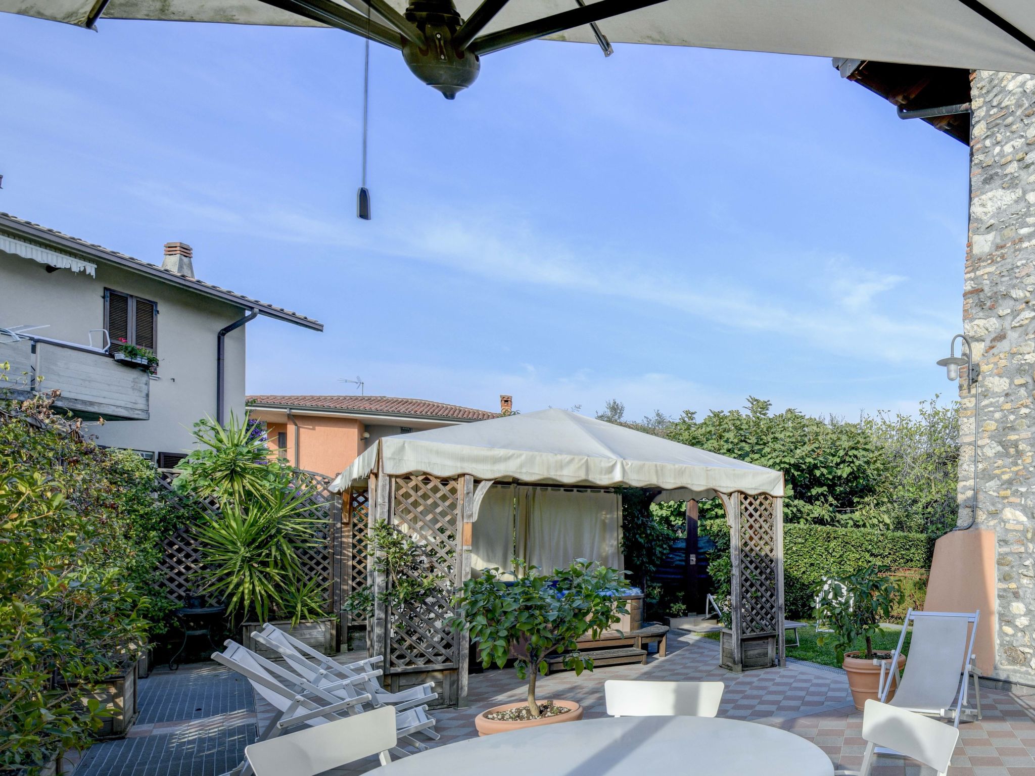 Wunderschöne Wohnung mit Garten und Grill-Image-tags.info