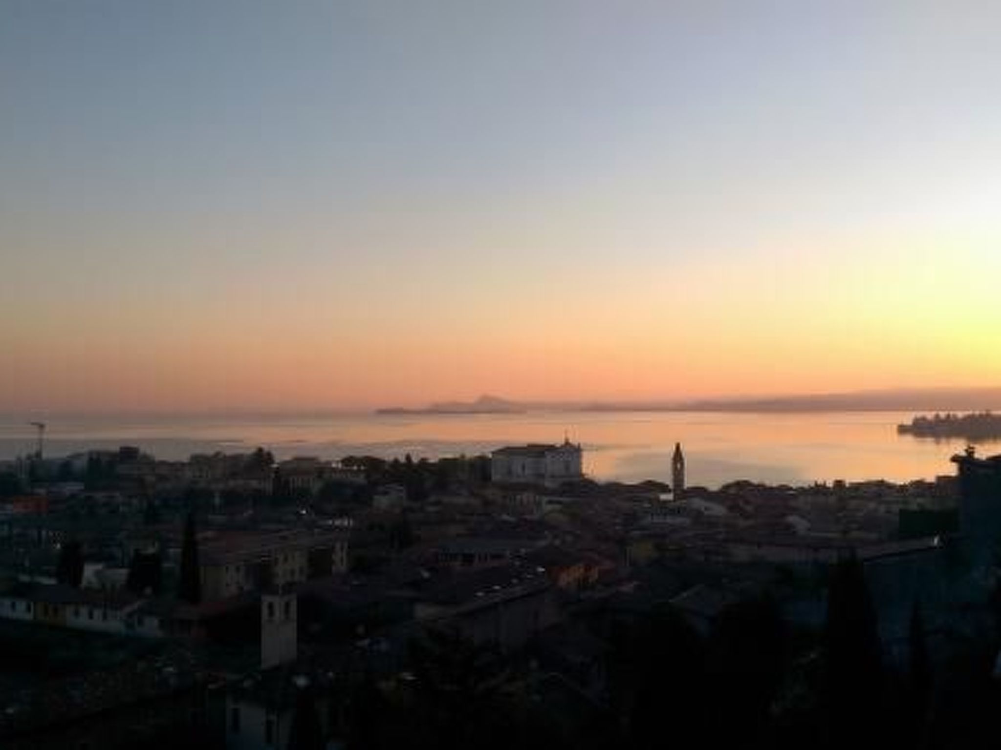 Orange' Wohnung mit privater Terrasse-Binnen
