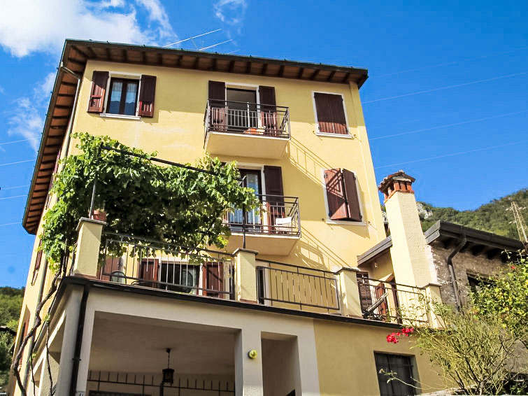 5-persoons appartement met open haard in rustig Gargnano in Gargnano