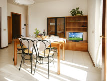 Appartement aan het Gardameer met zwembad en uitzicht op de bergen - thumbnail 6
