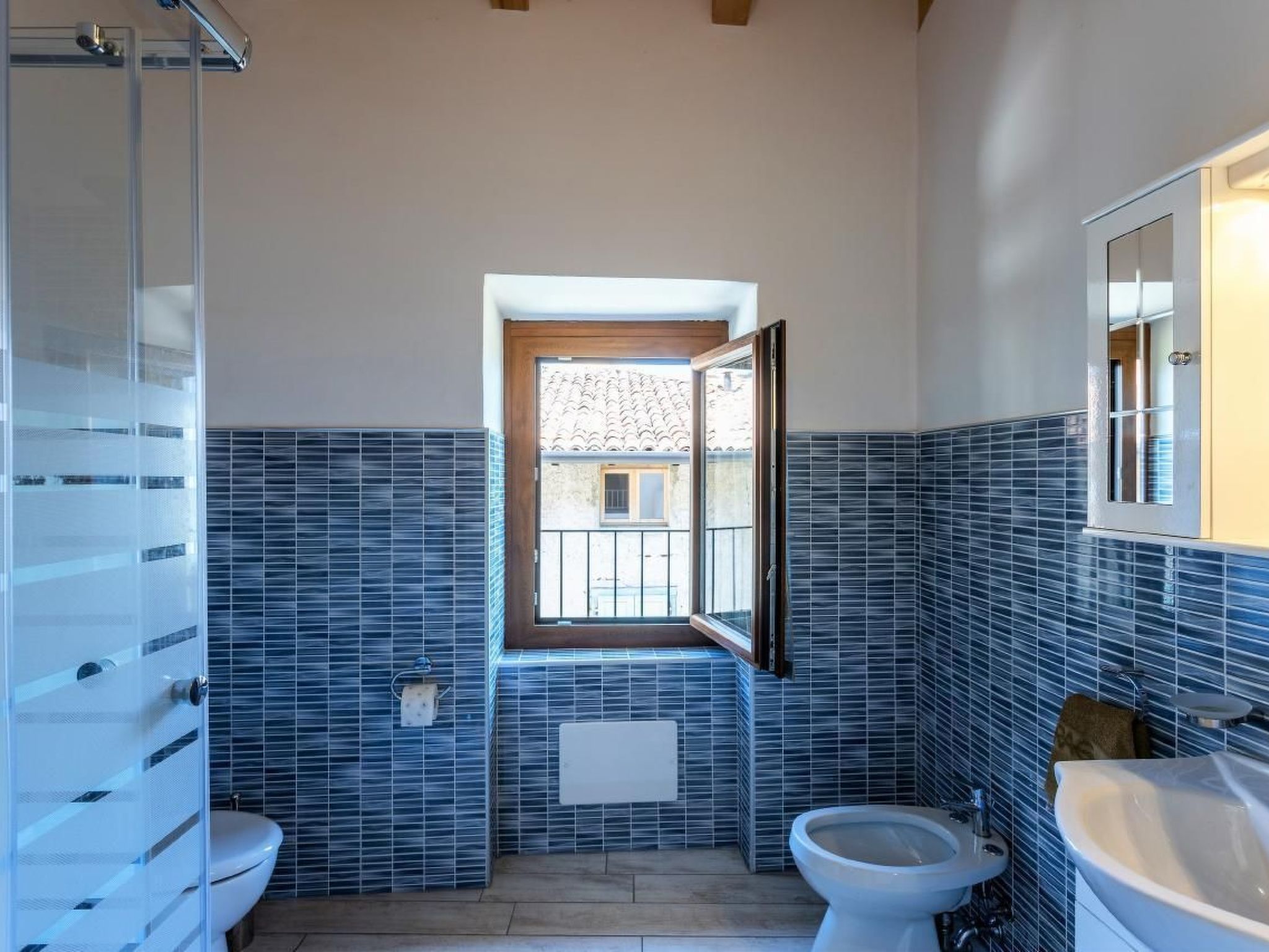 Arthur' Wohnung mit Blick aufs Wasser-Image-tags.info