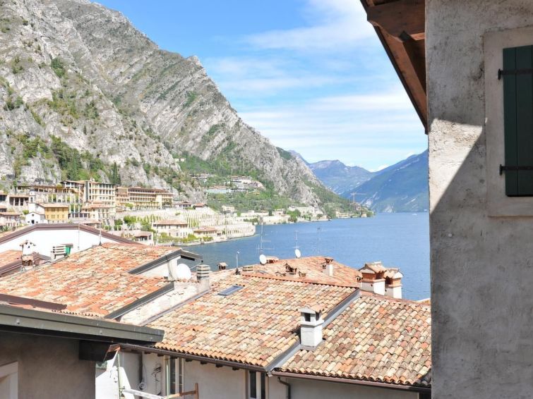 Große Wohnung In Limone Sul Garda Mit Terrasse Und Garten Und Nah Am Strand - Malcesine