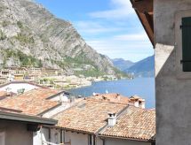 Große Wohnung in Limone Sul Garda mit Terrasse und Garten und Nah am Strand