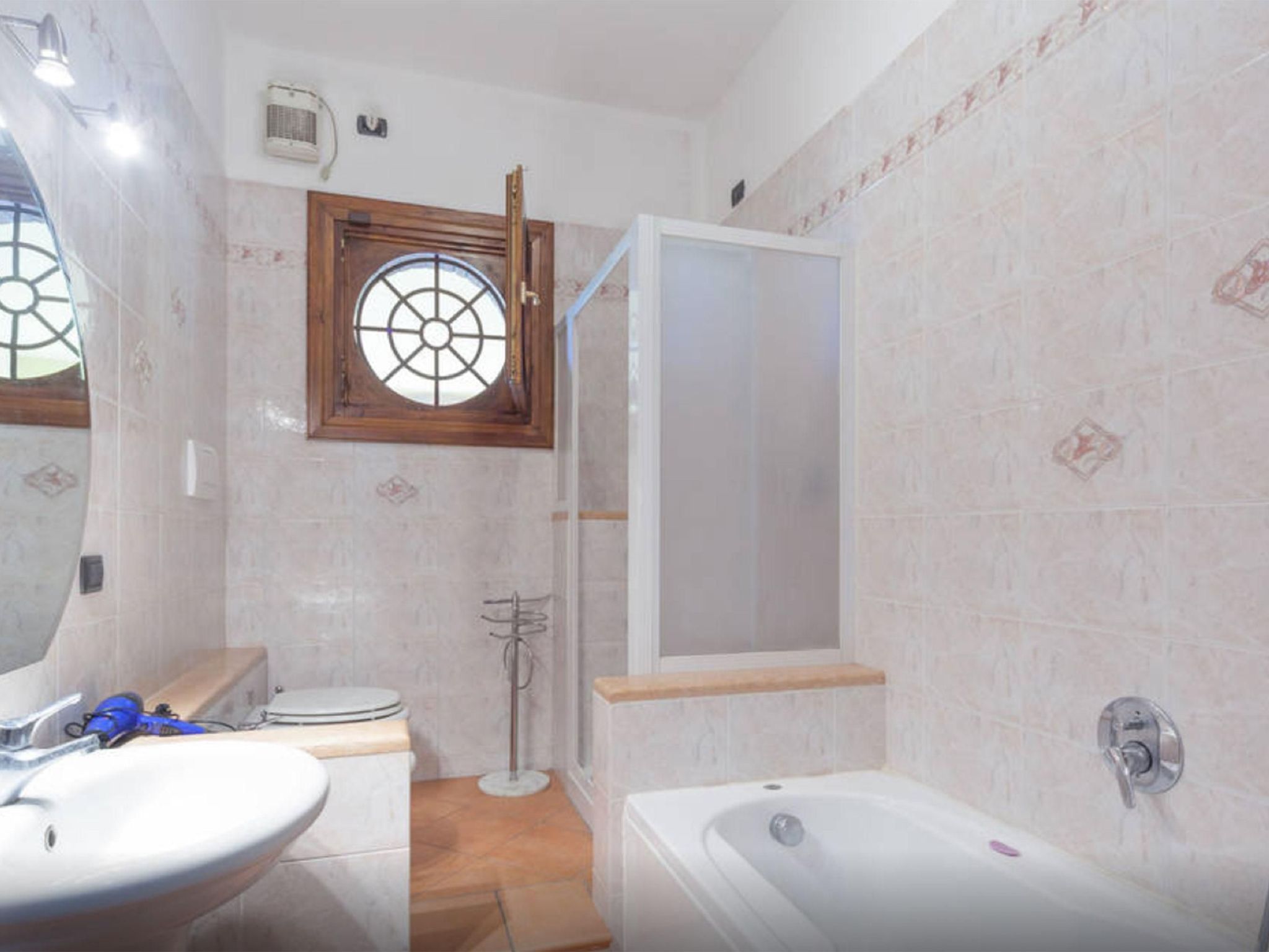 "Cascina Tabachera-Drinnen