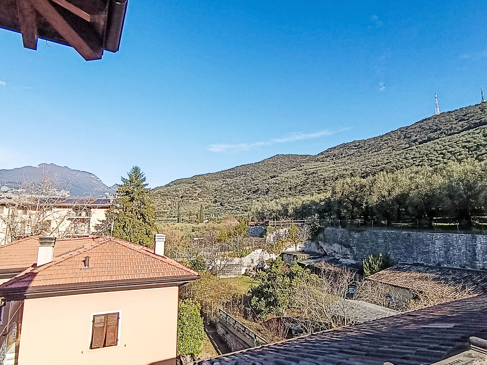 Tra gli Ulivi-Buiten