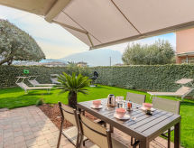 Modern vakantiehuis voor 8 personen nabij Riva del Garda met bergzicht - thumbnail 2