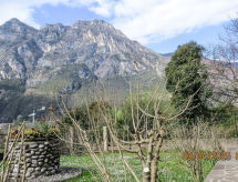 Vrijstaande villa met tuin in Riva del Garda, 700m van het meer - thumbnail 1