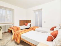 Ruime familiewoning met balkon op 100 meter van het Gardameer in Riva del Garda - thumbnail 3