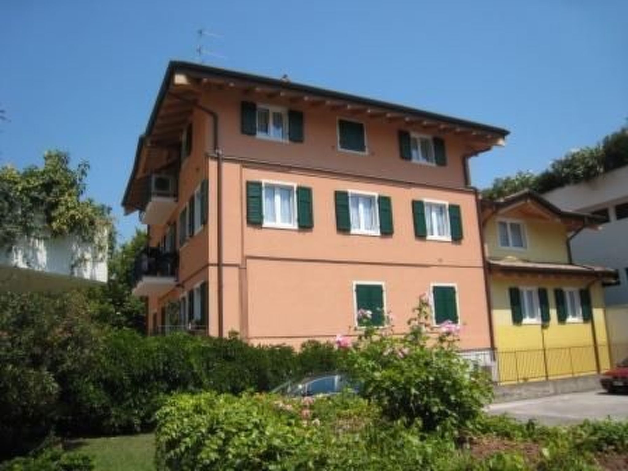 Schönes Dachgeschosszimmer mit großem Balkon BV5-Inside