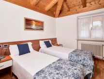 Superior penthouse met groot balkon en panoramisch uitzicht over het Gardameer - thumbnail 6