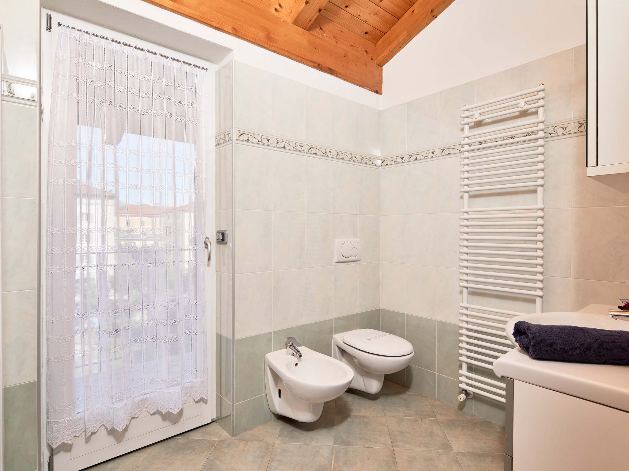 Superior-Dachgeschosszimmer mit großem Balkon BV4-Inside