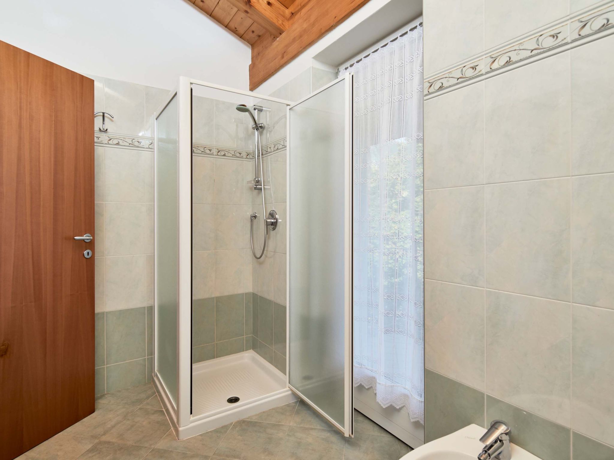 Superior-Dachgeschosszimmer mit großem Balkon BV4-Inside