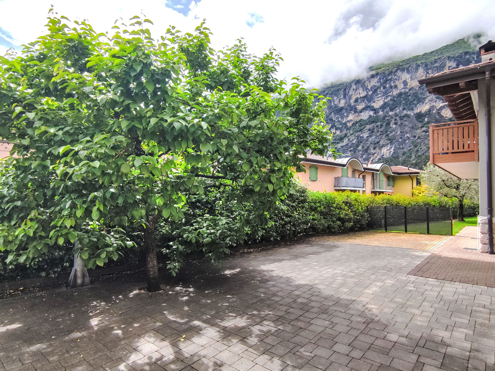 Calicantus-Outside