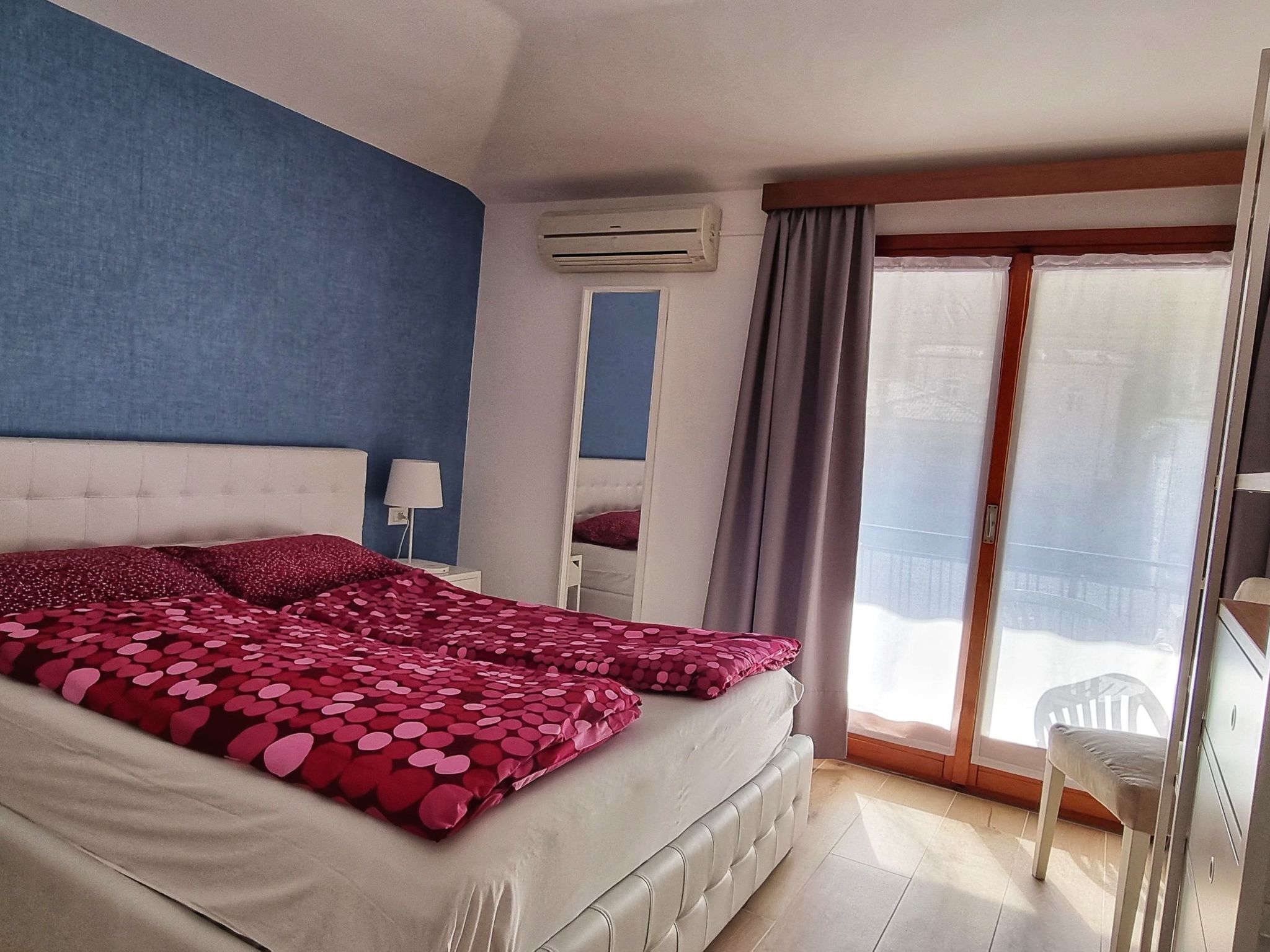 Für 2 Personen  + 3 Kinder ca. 70 m&sup2- in Torbole, Oberitalienische Seen (Ga - Binnen