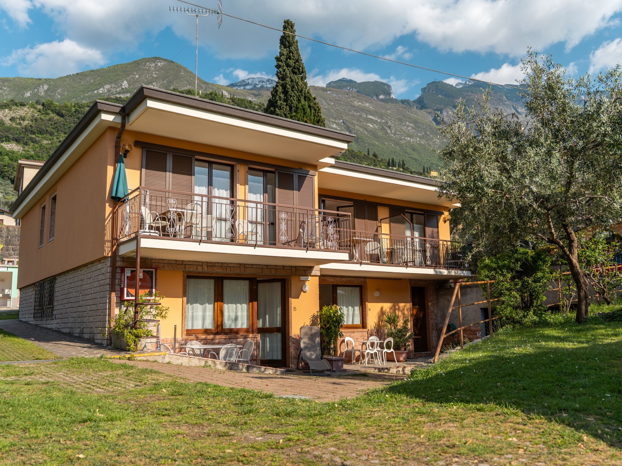 Photo of Ruhige Drei-Zimmer-Wohnung im Grünen mit Seeblick