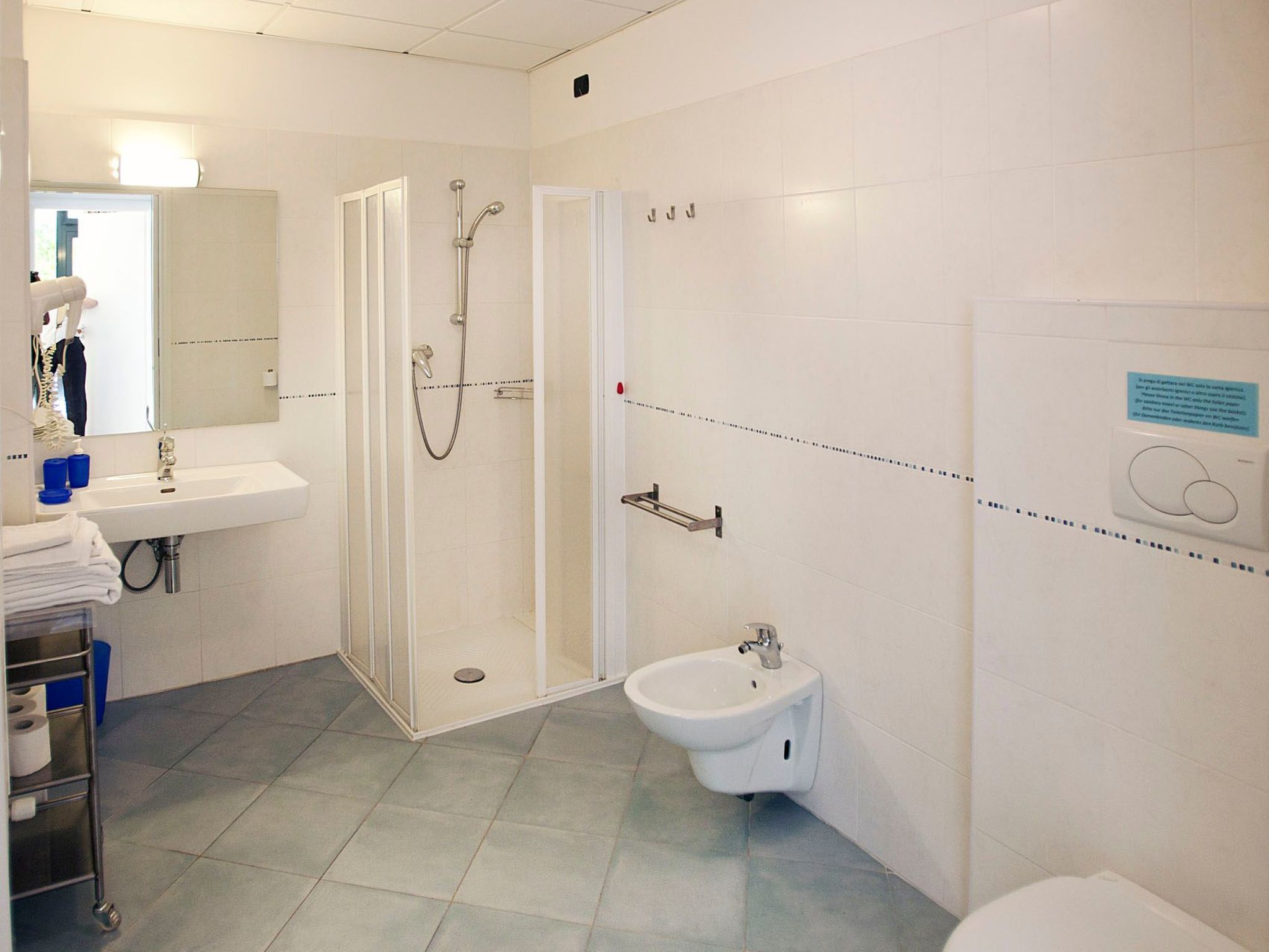 Zwei-Zimmer-Wohnung mit teilweisem Seeblick-Image-tags.info