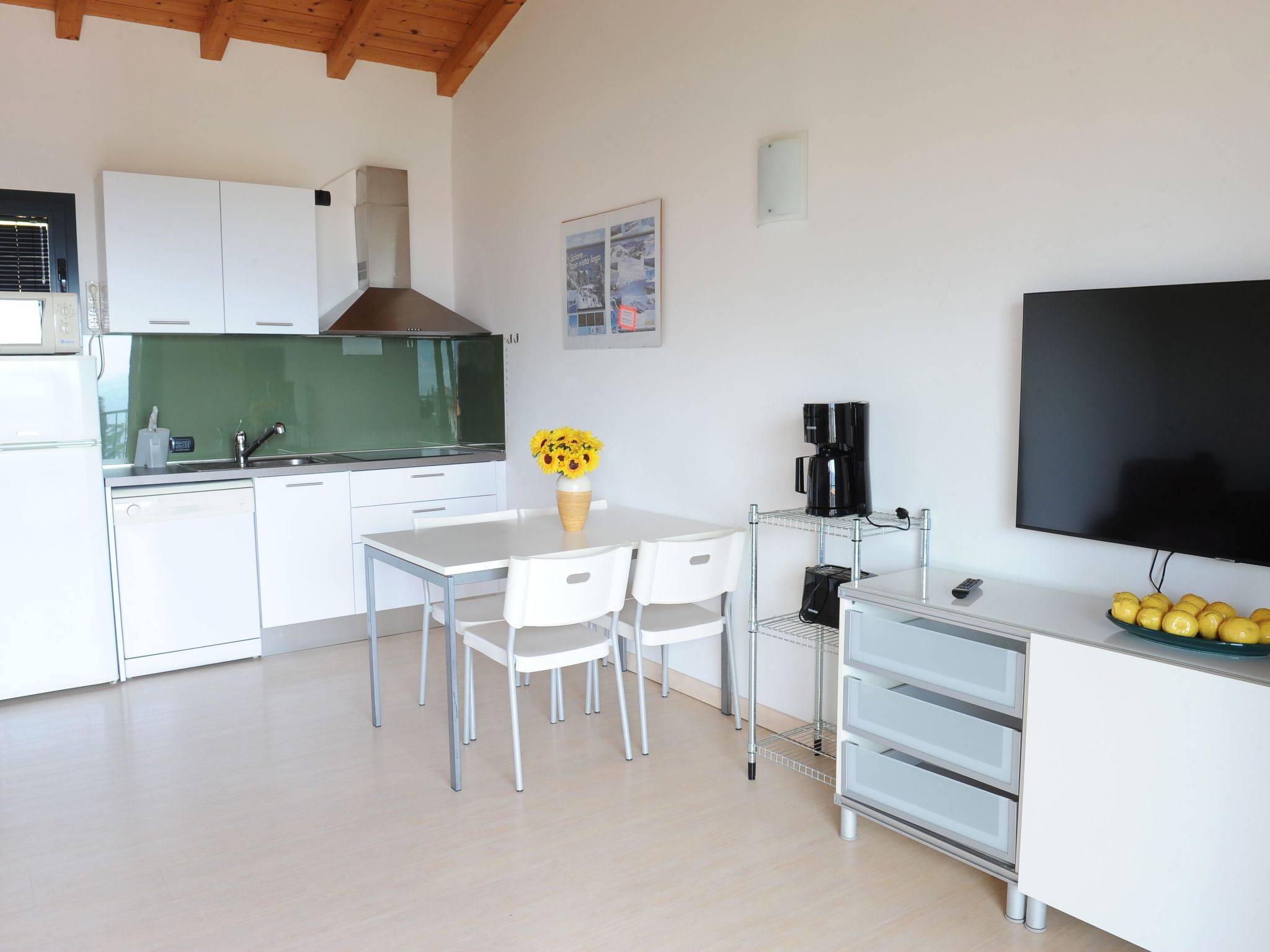 Zwei-Zimmer-Wohnung mit Seeblick