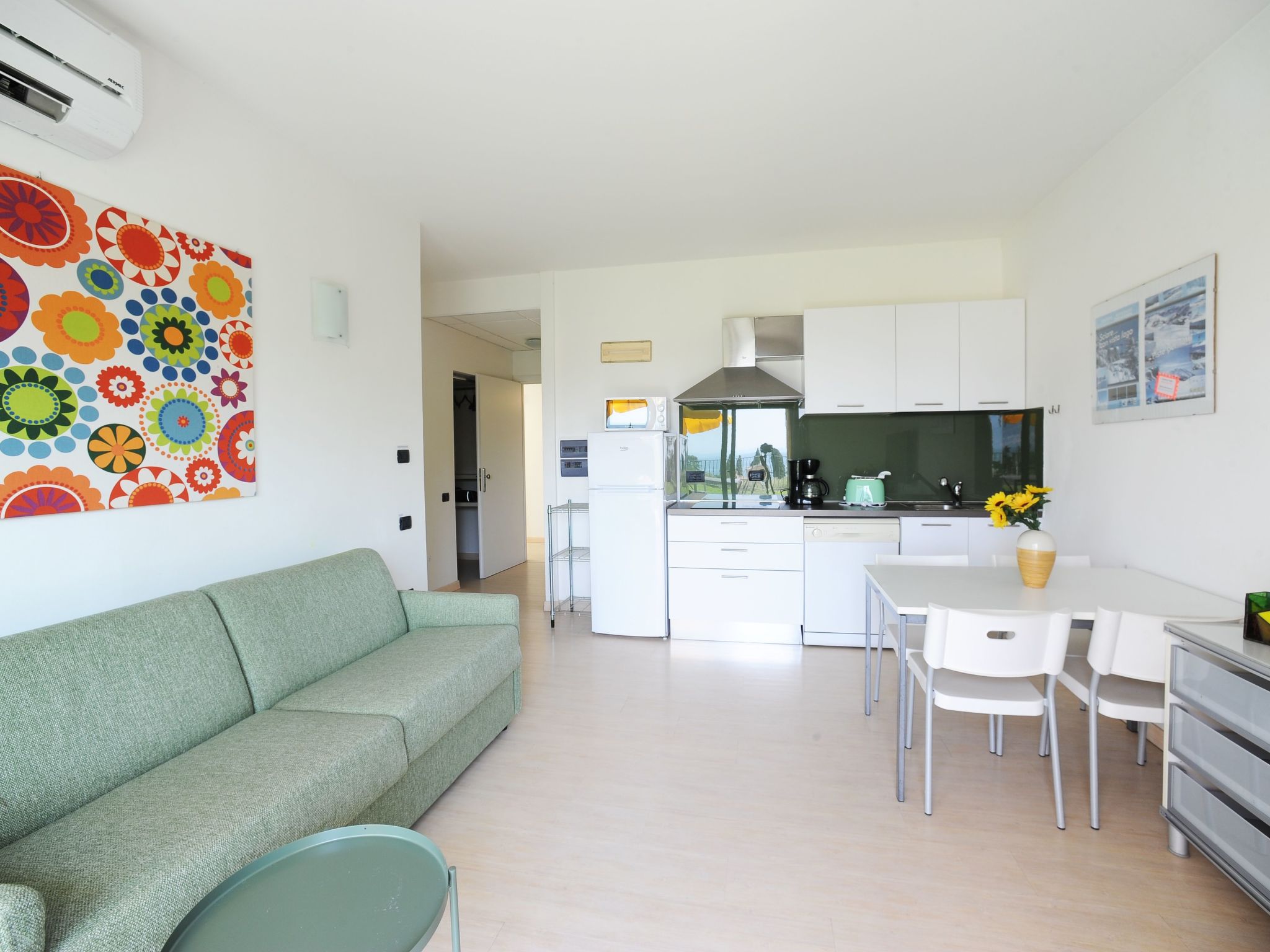 Zwei-Zimmer-Wohnung mit Seeblick-Image-tags.info