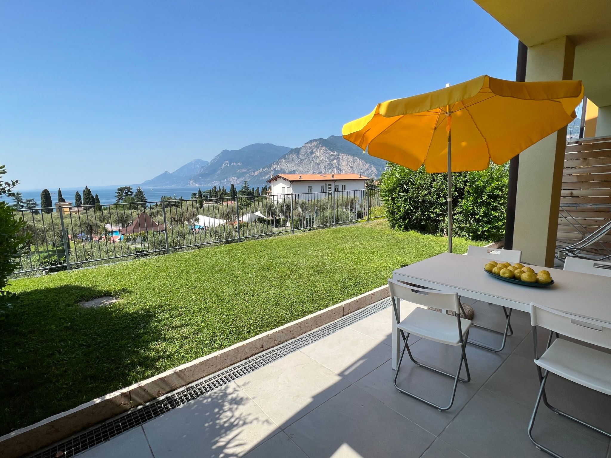 Zwei-Zimmer-Wohnung mit Seeblick-Image-tags.info