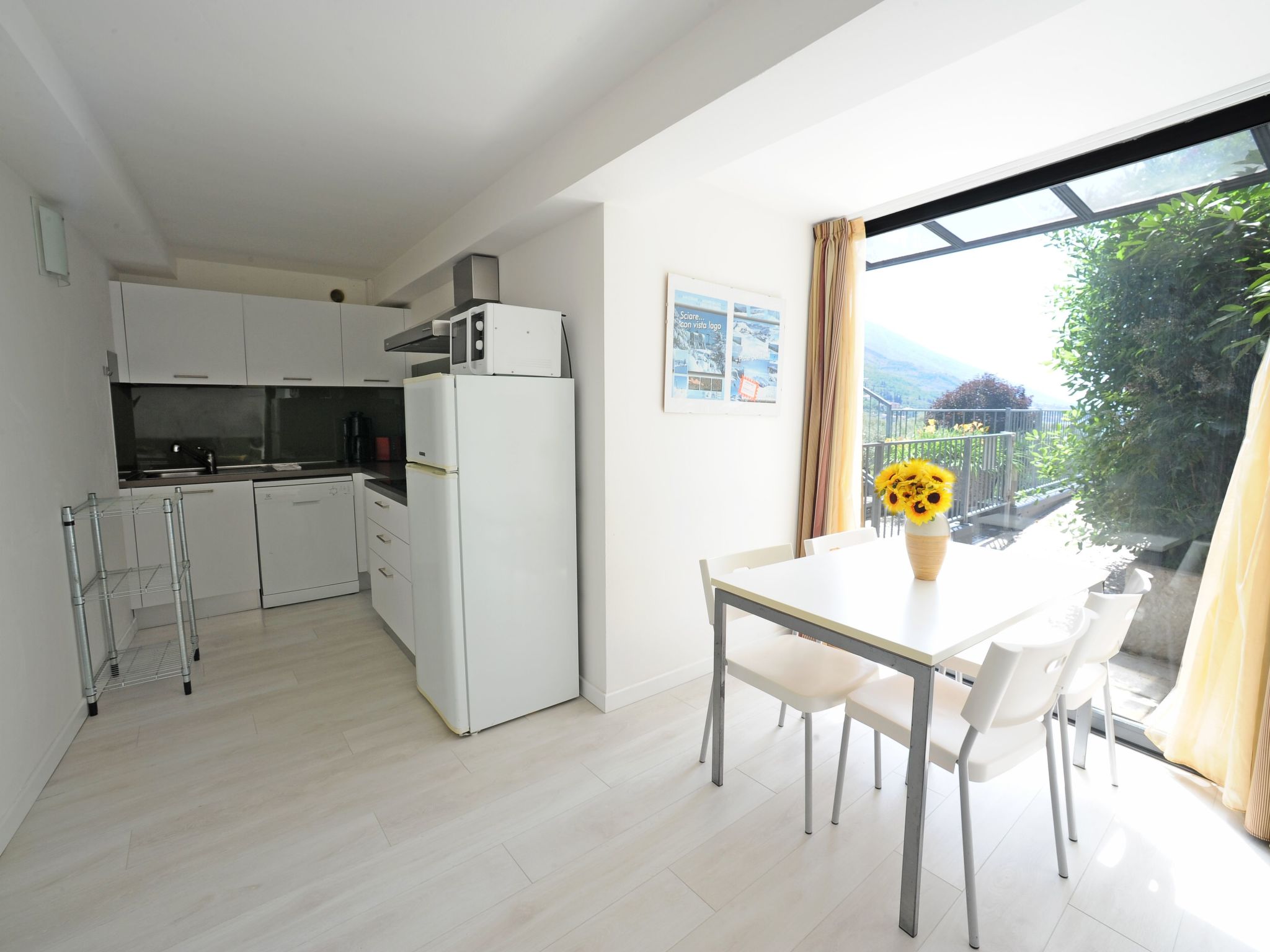 Zwei-Zimmer-Wohnung mit Seeblick-Image-tags.info