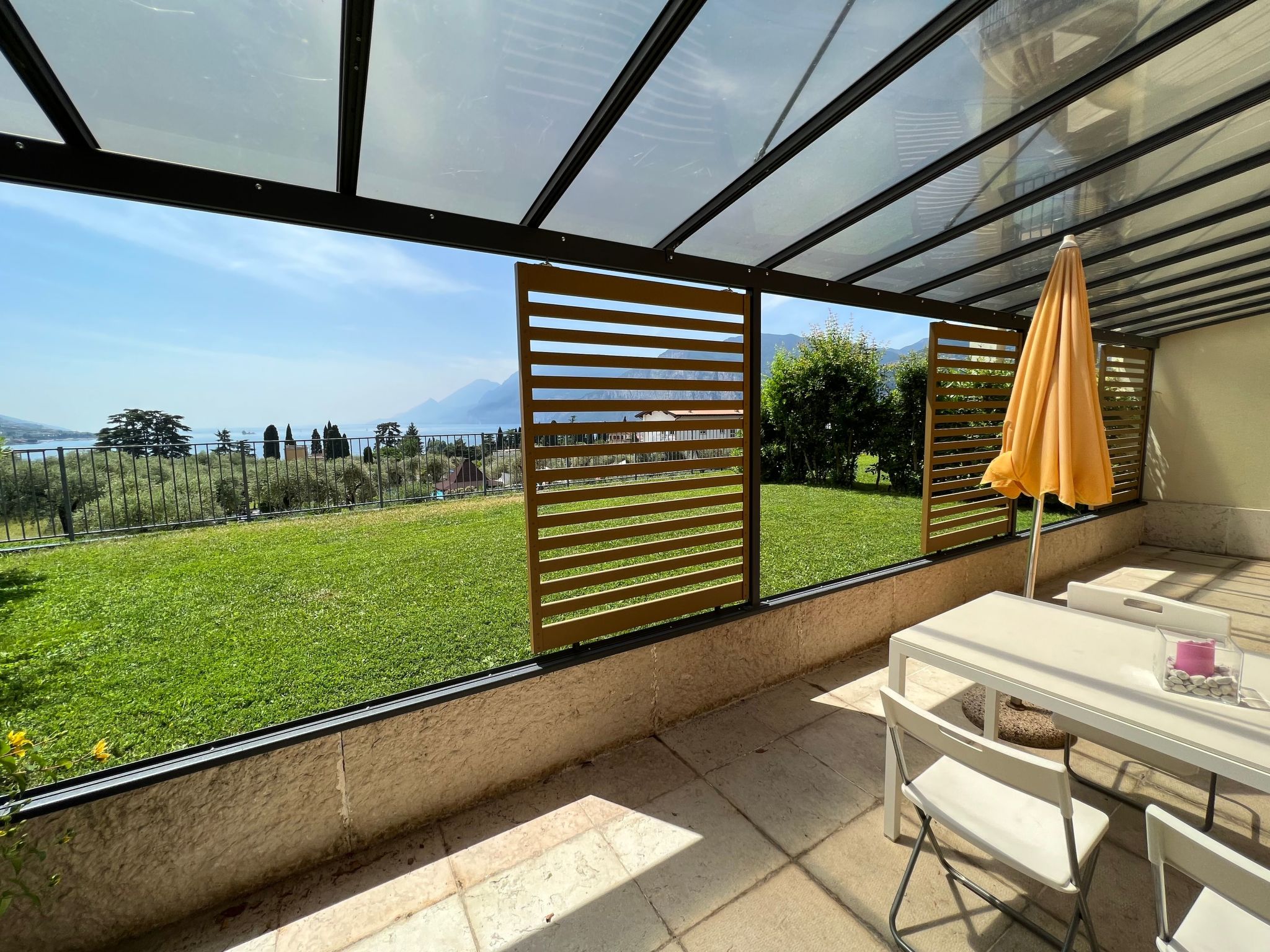 Zwei-Zimmer-Wohnung mit Seeblick-Image-tags.info