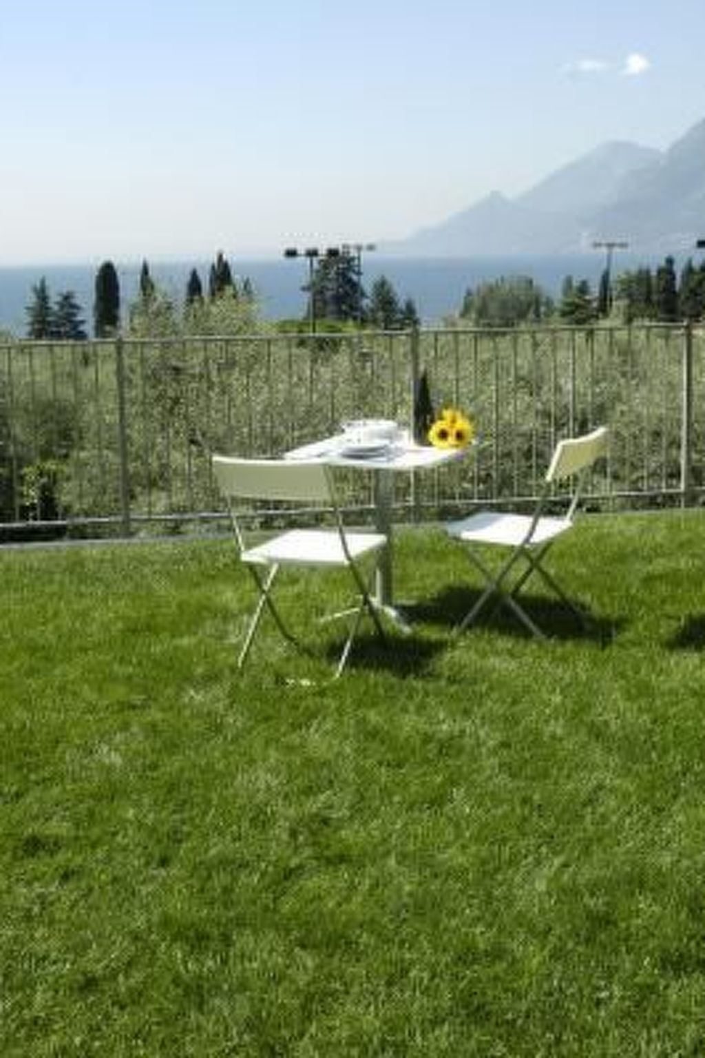 Zwei-Zimmer-Wohnung mit Seeblick-Image-tags.info