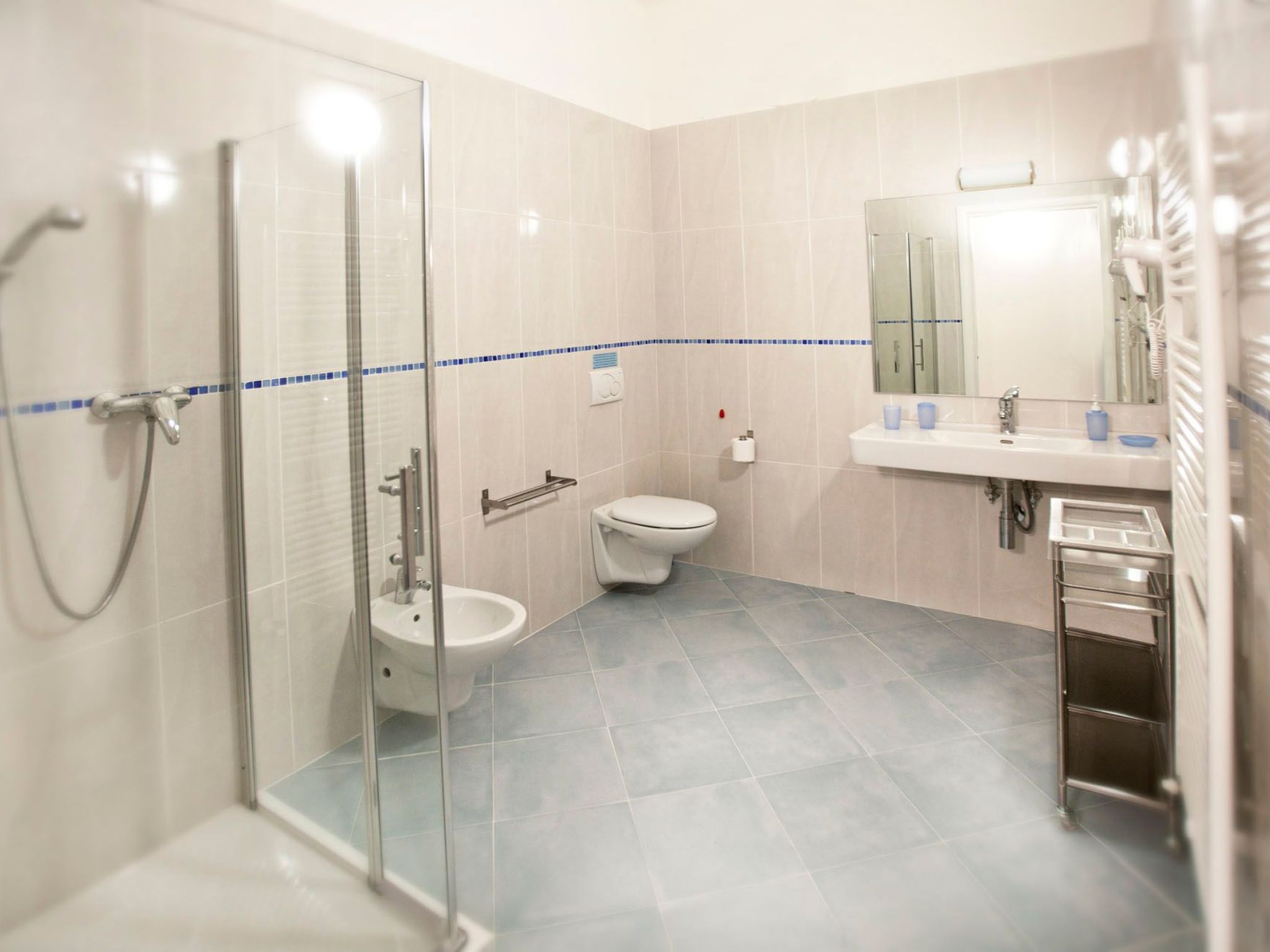 Dreizimmerwohnung mit teilweiser Seesicht-Image-tags.info