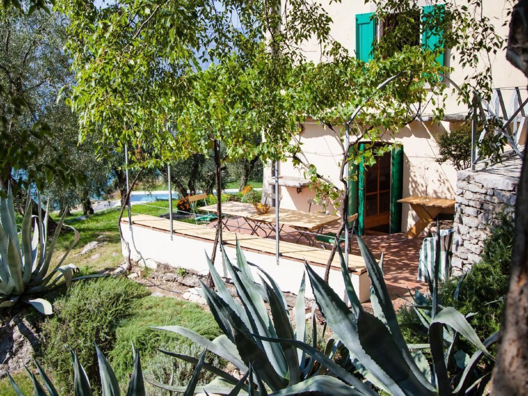 Rustiko-Landhaus mit Infinity-Pool und Seeblick-Binnen