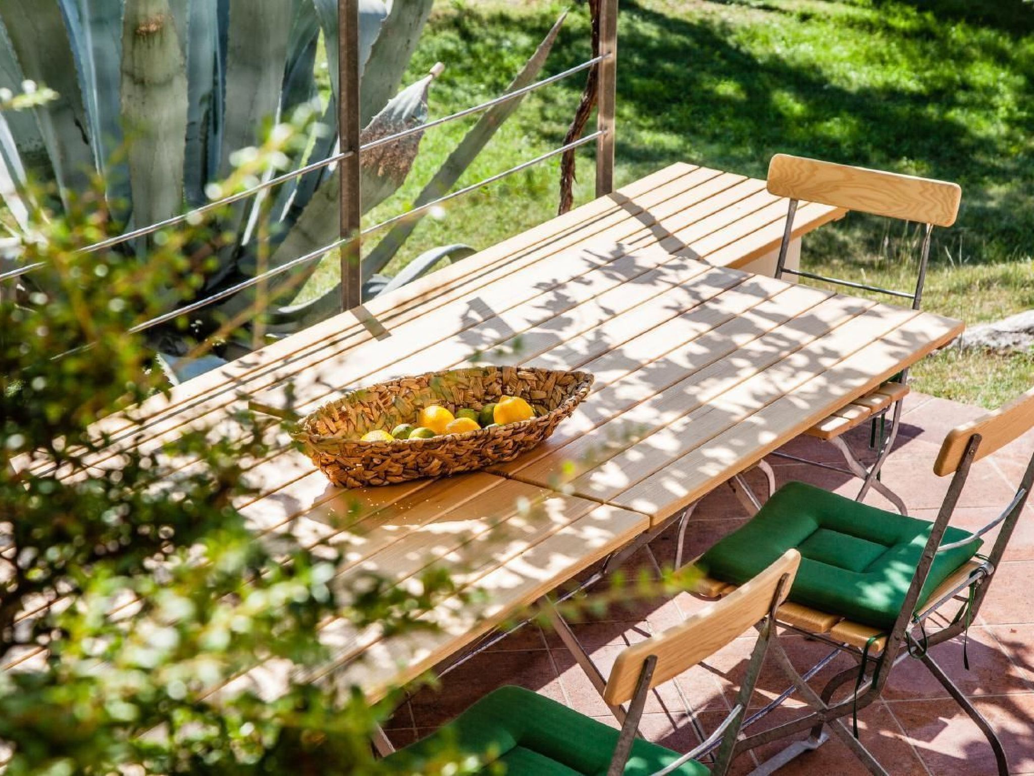 Rustiko-Landhaus mit Infinity-Pool und Seeblick-Binnen