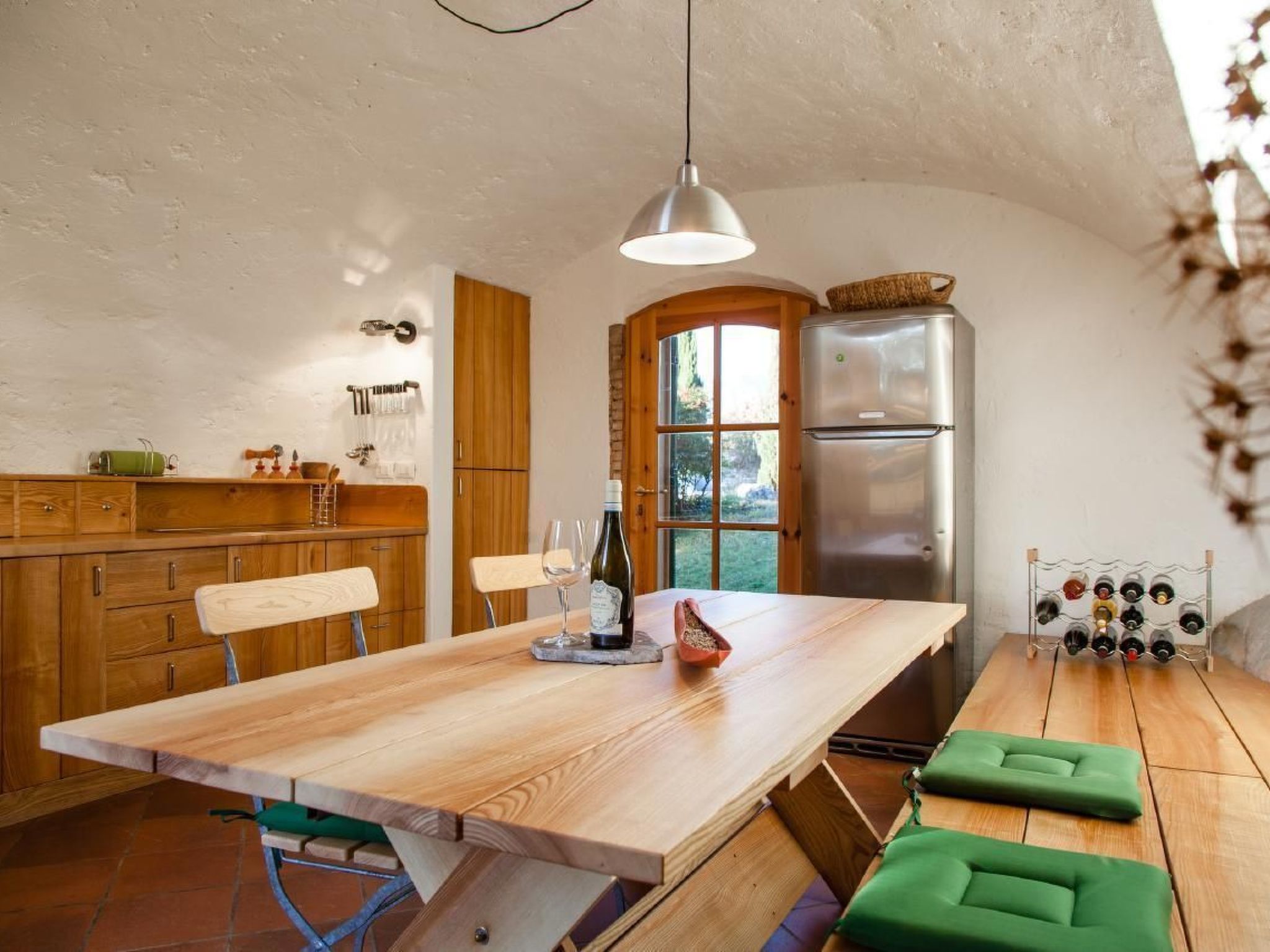 Rustiko-Landhaus mit Infinity-Pool und Seeblick-Binnen