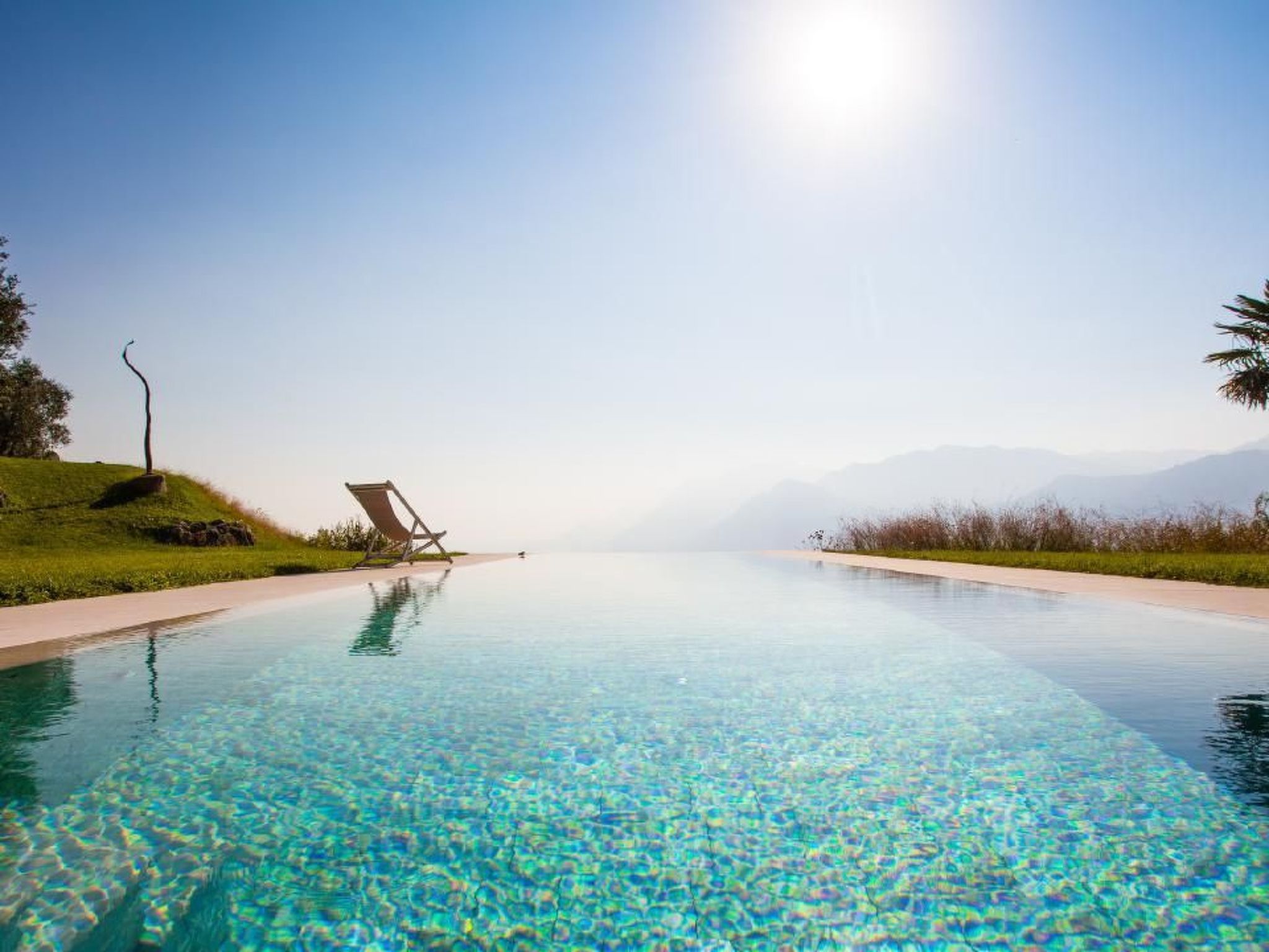 Rustiko-Landhaus mit Infinity-Pool und Seeblick-Binnen