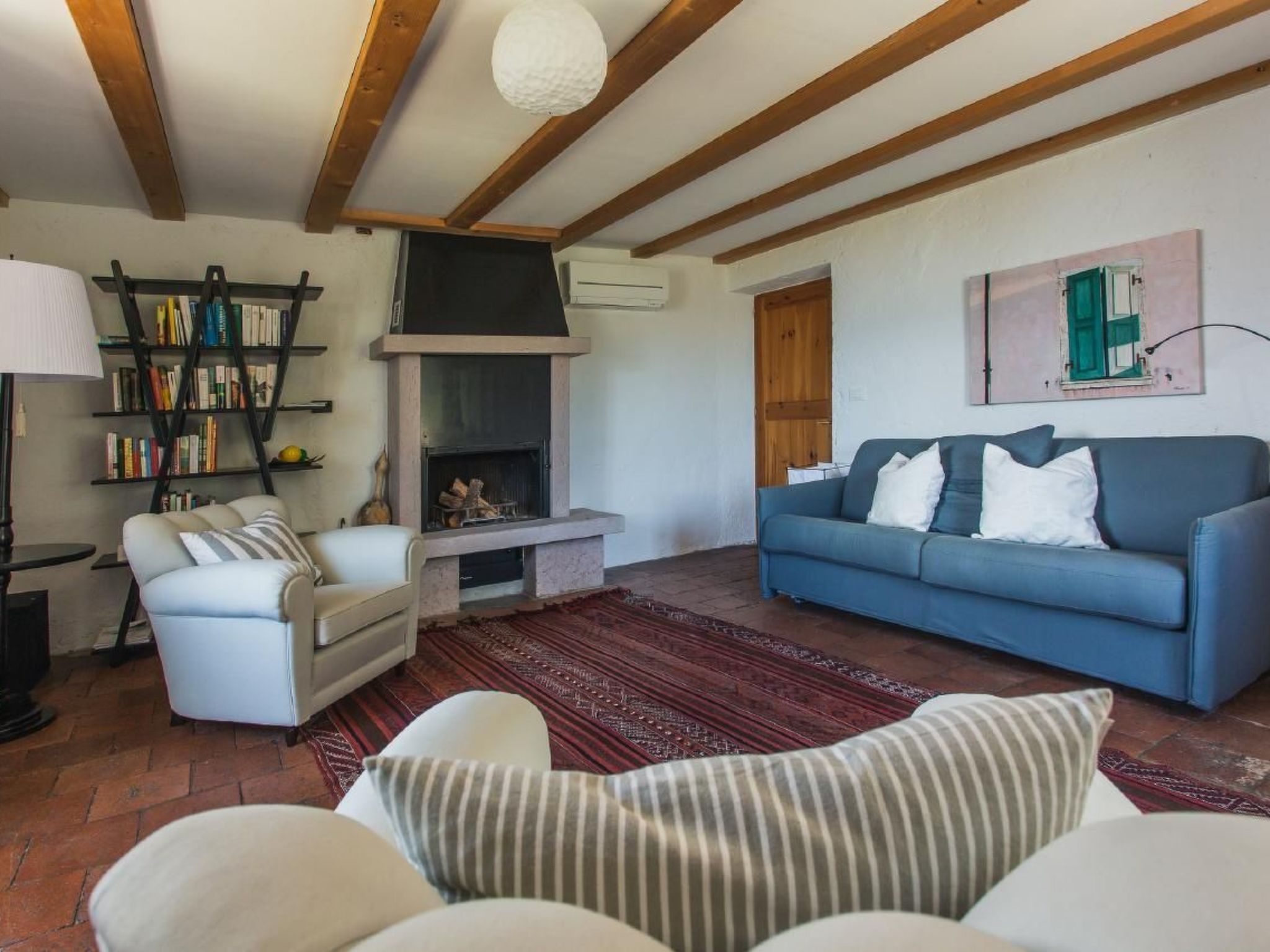 Rustiko-Landhaus mit Infinity-Pool und Seeblick-Binnen