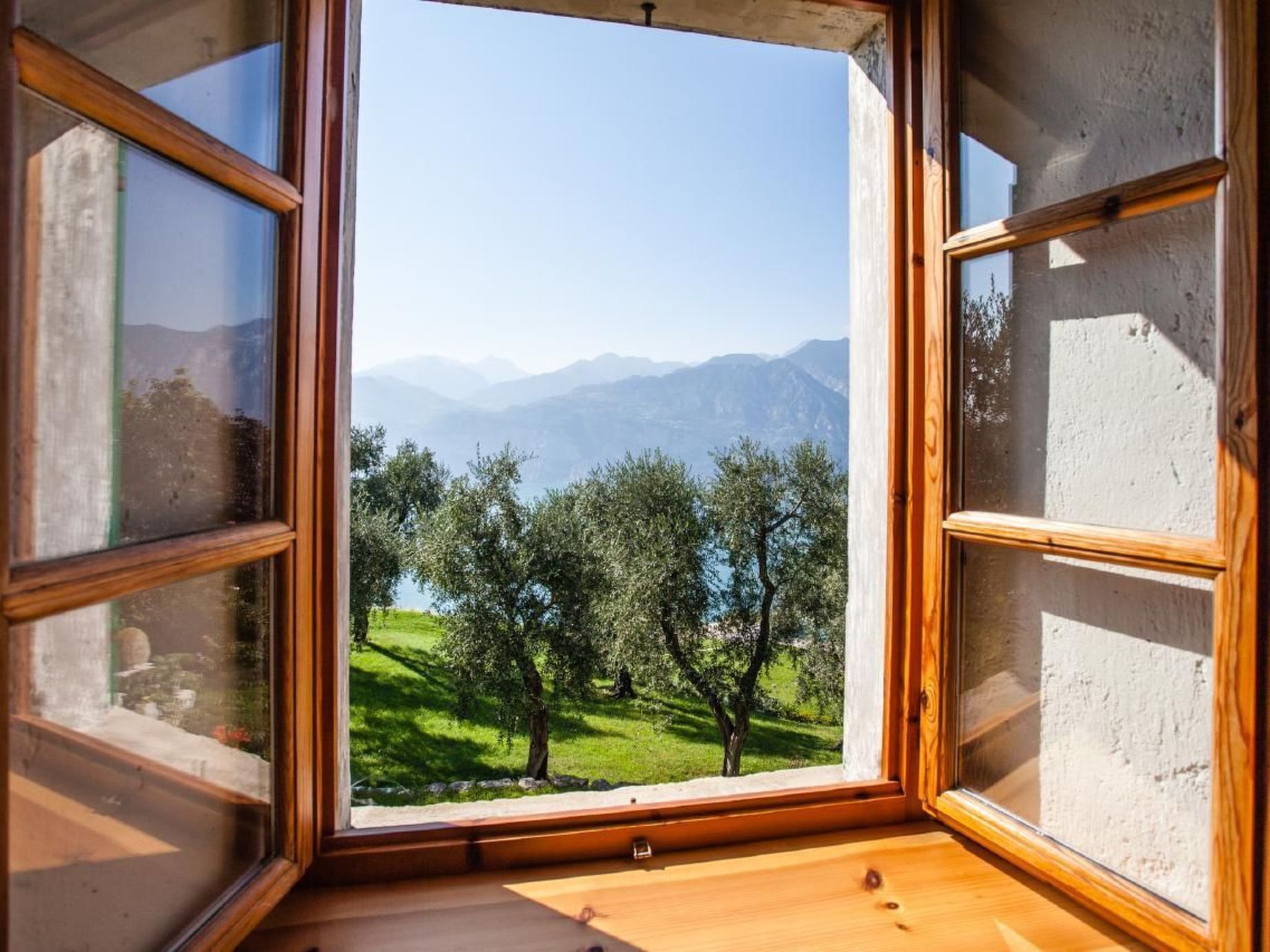 Rustiko-Landhaus mit Infinity-Pool und Seeblick-Binnen