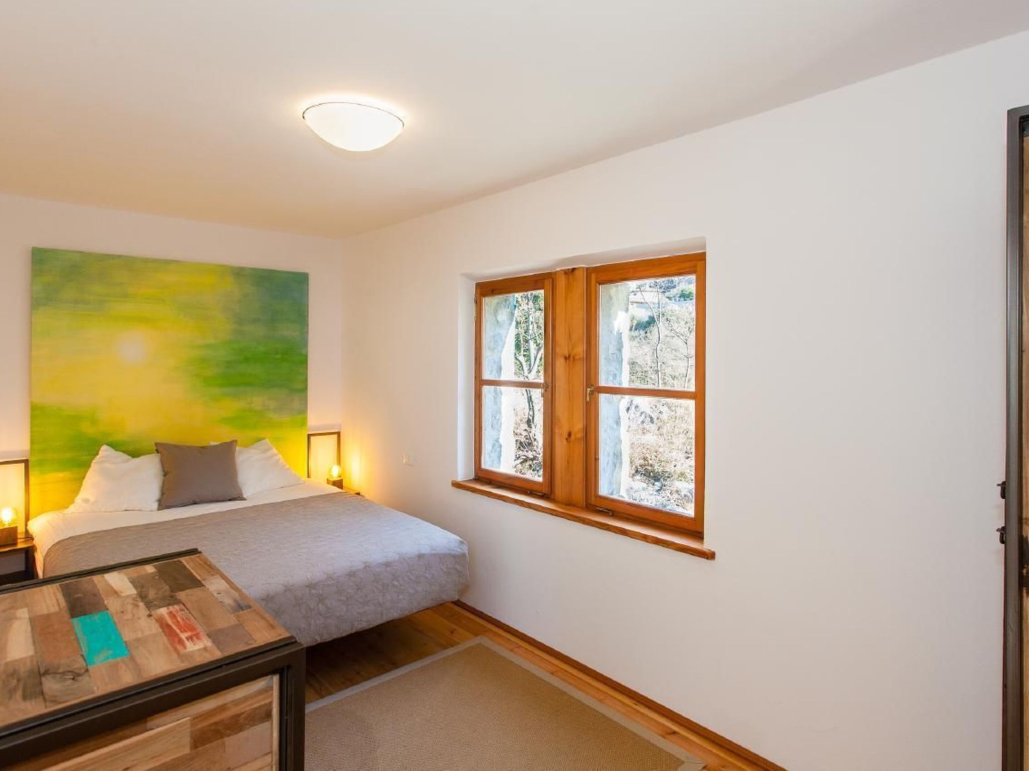 Rustiko-Landhaus mit Infinity-Pool und Seeblick-Binnen