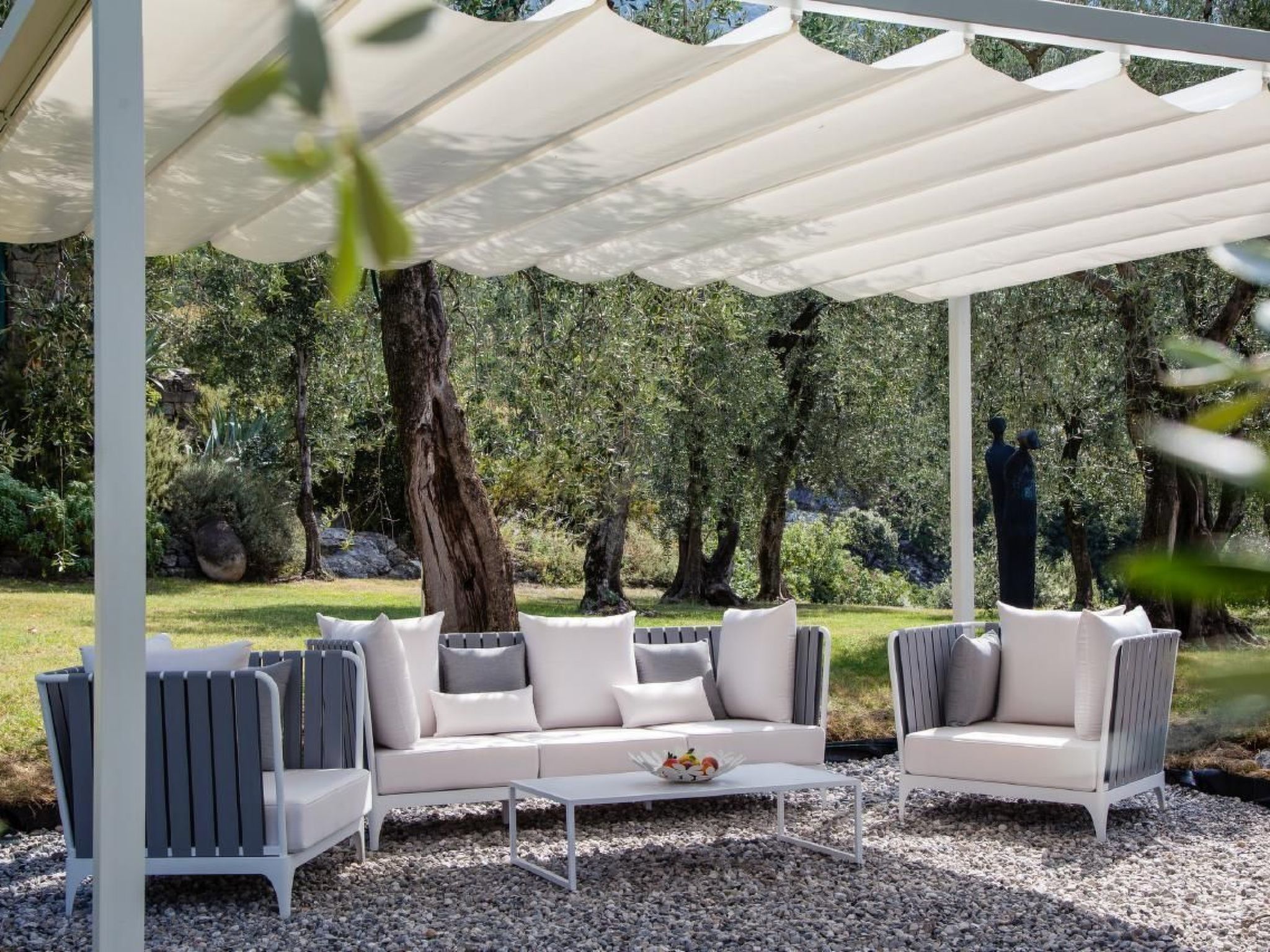 Rustiko-Landhaus mit Infinity-Pool und Seeblick-Binnen