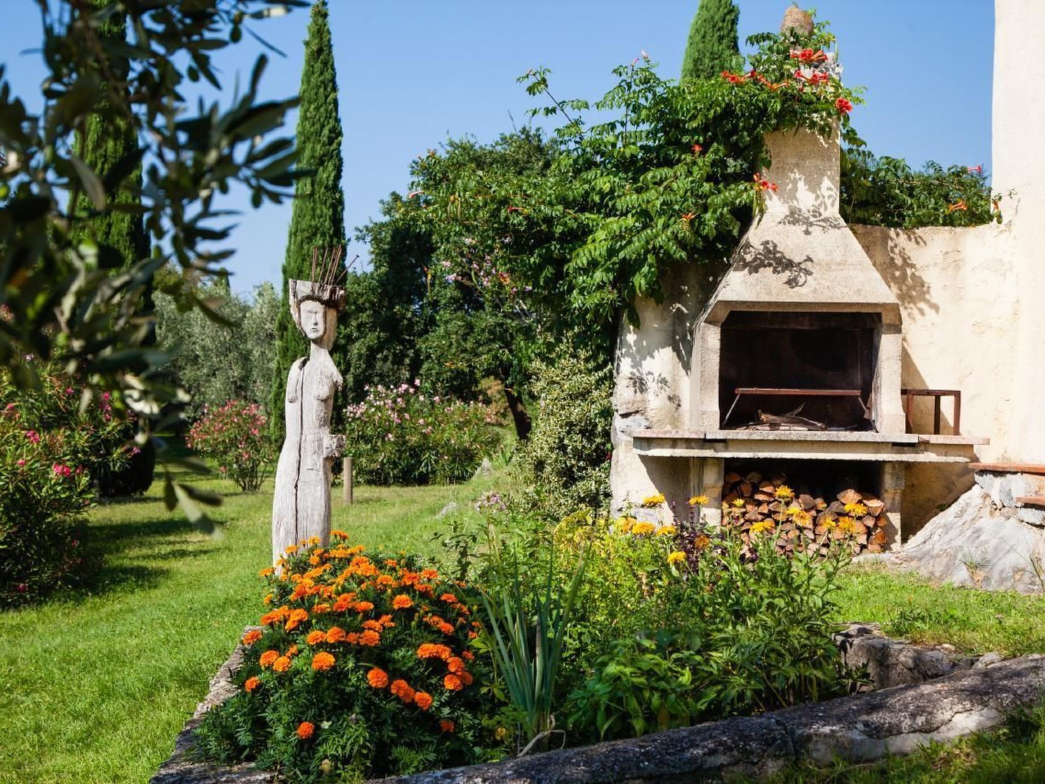 Rustiko-Landhaus mit Infinity-Pool und Seeblick-Binnen