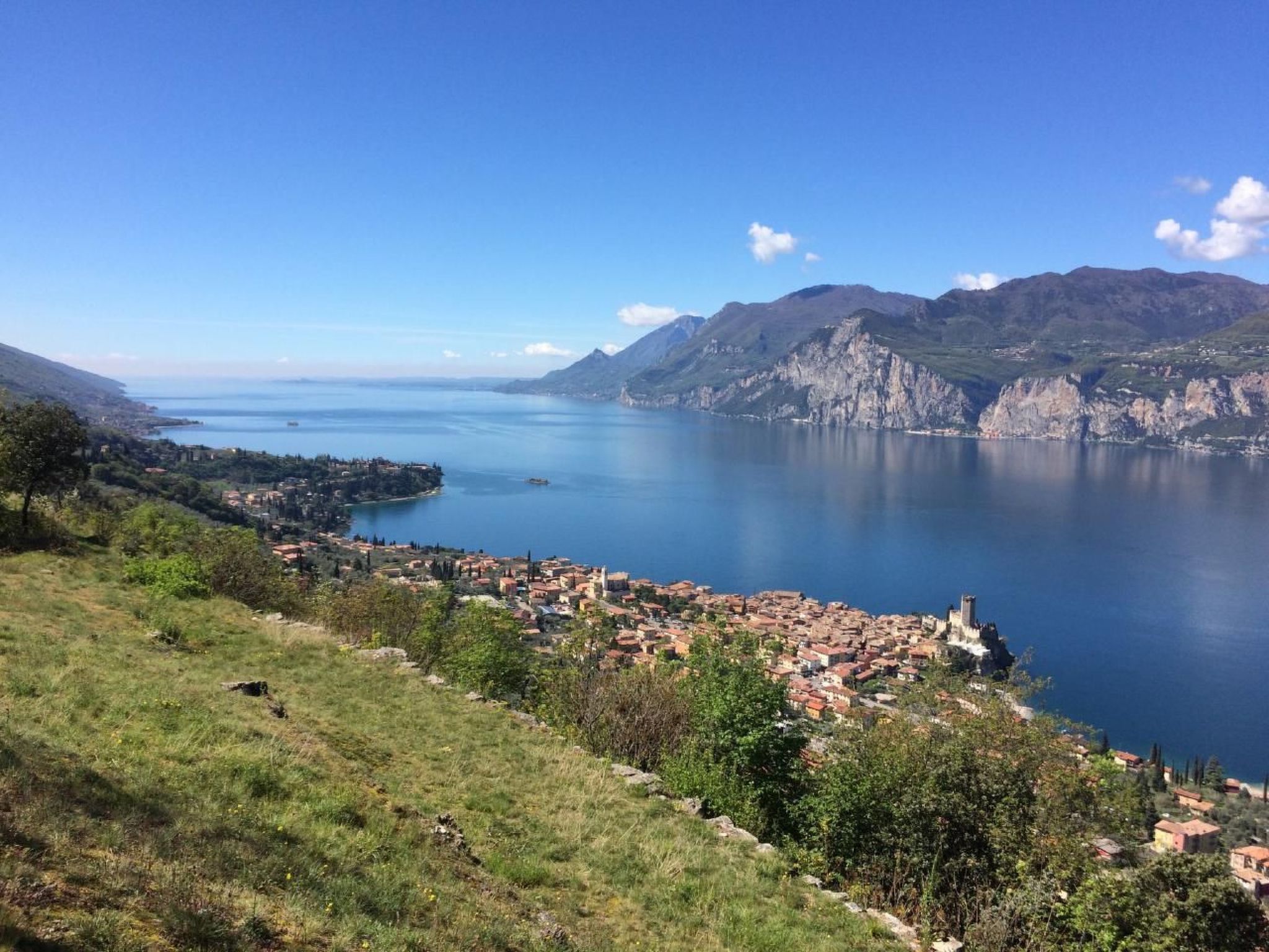 Rustiko-Landhaus mit Infinity-Pool und Seeblick-Binnen