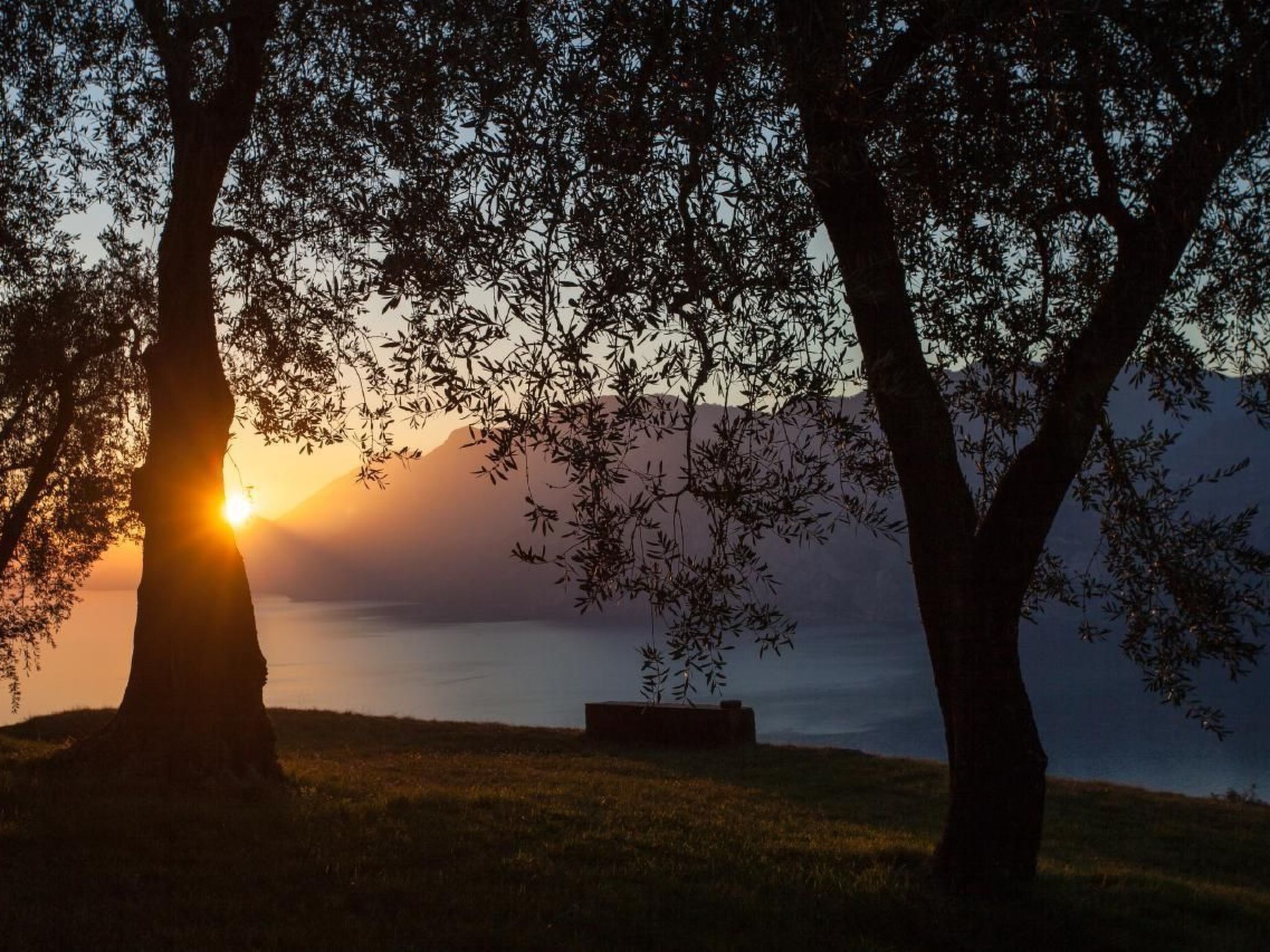 Rustiko-Landhaus mit Infinity-Pool und Seeblick-Binnen