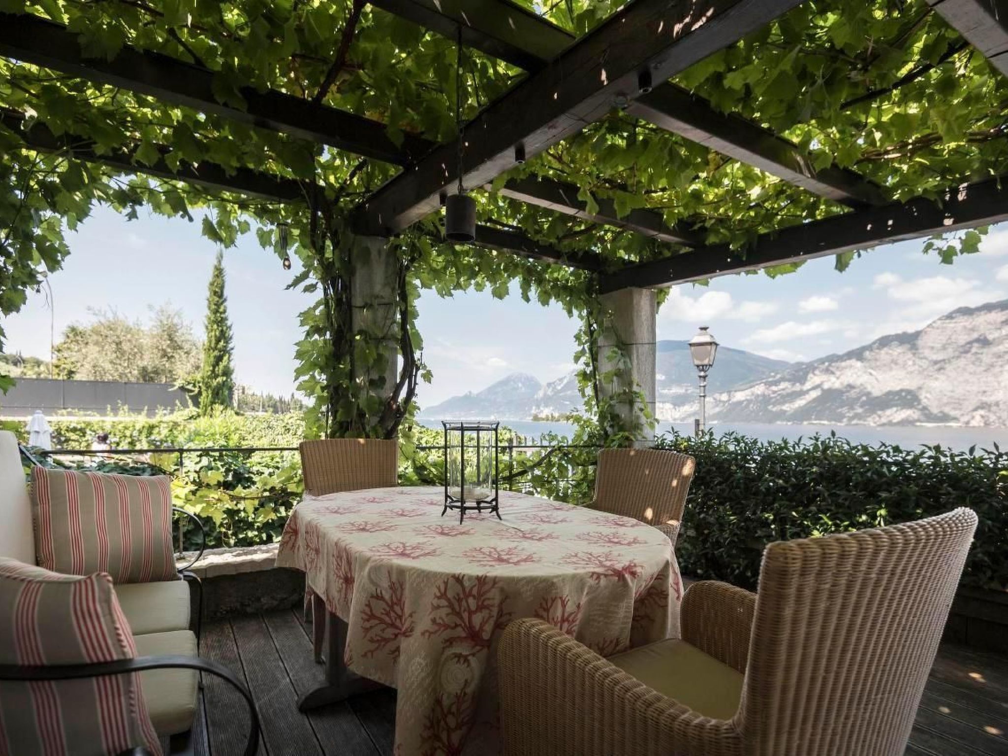 Traumhafter Rustico direkt am Ufer des Gardasees-Binnen