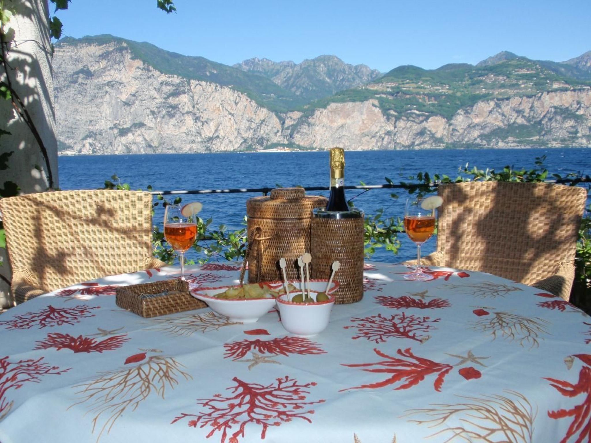 Traumhafter Rustico direkt am Ufer des Gardasees-Binnen