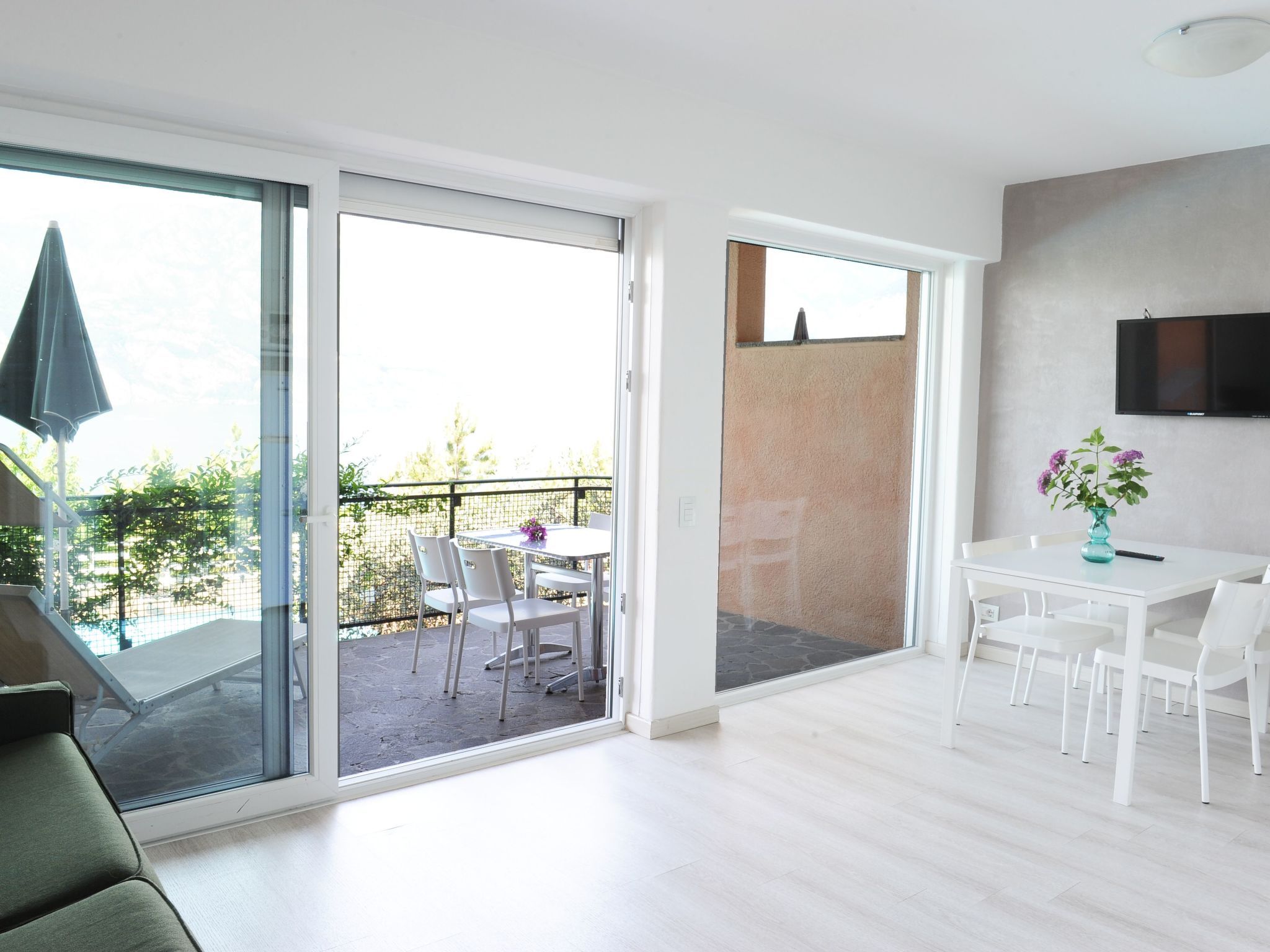 Zwei-Zimmer-Wohnung mit Seeblick, Grill und Gemeinschaftspool-Image-tags.info