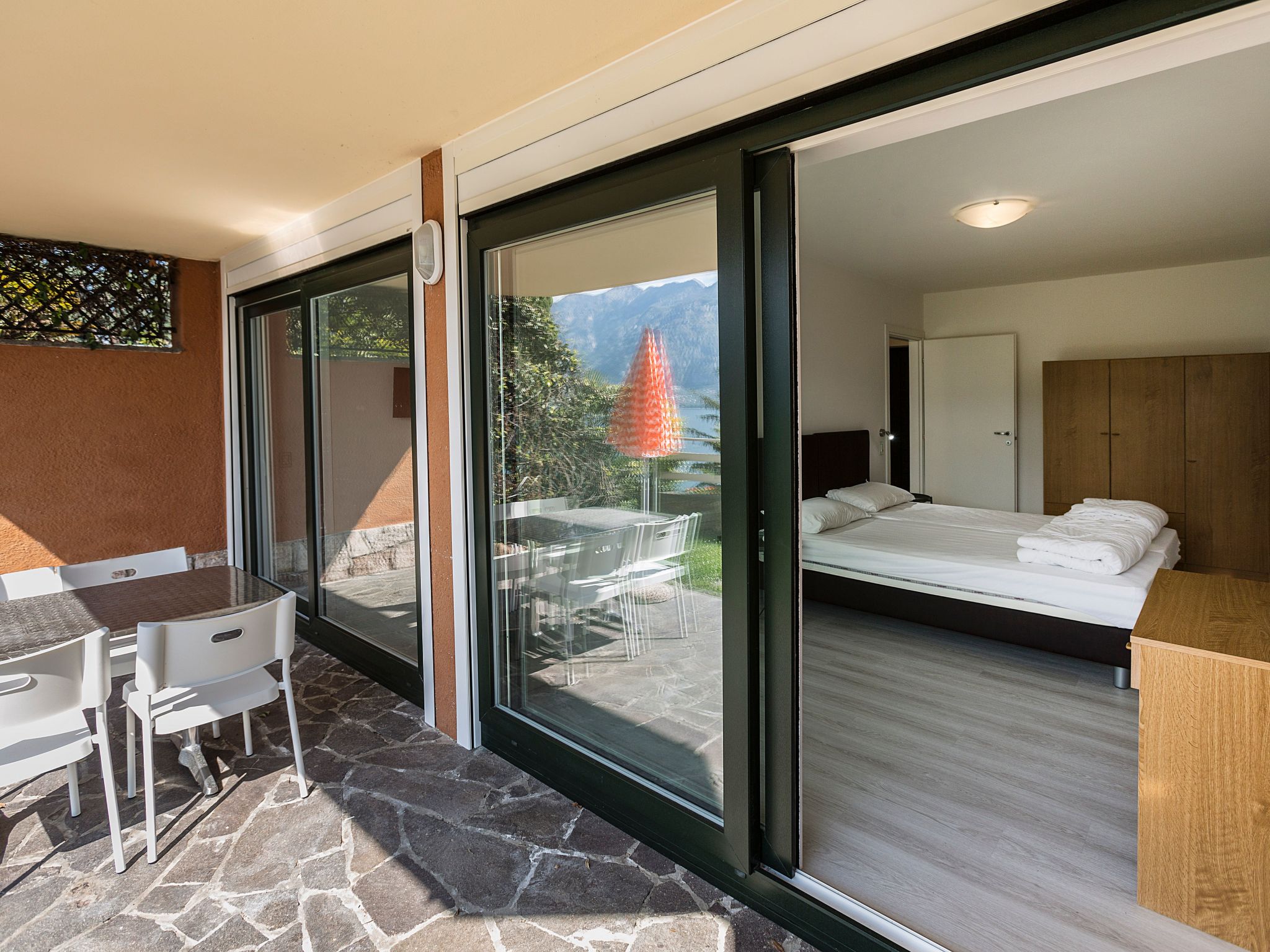 Zwei-Zimmer-Wohnung mit Seeblick, Grill und Gemeinschaftspool-Image-tags.info