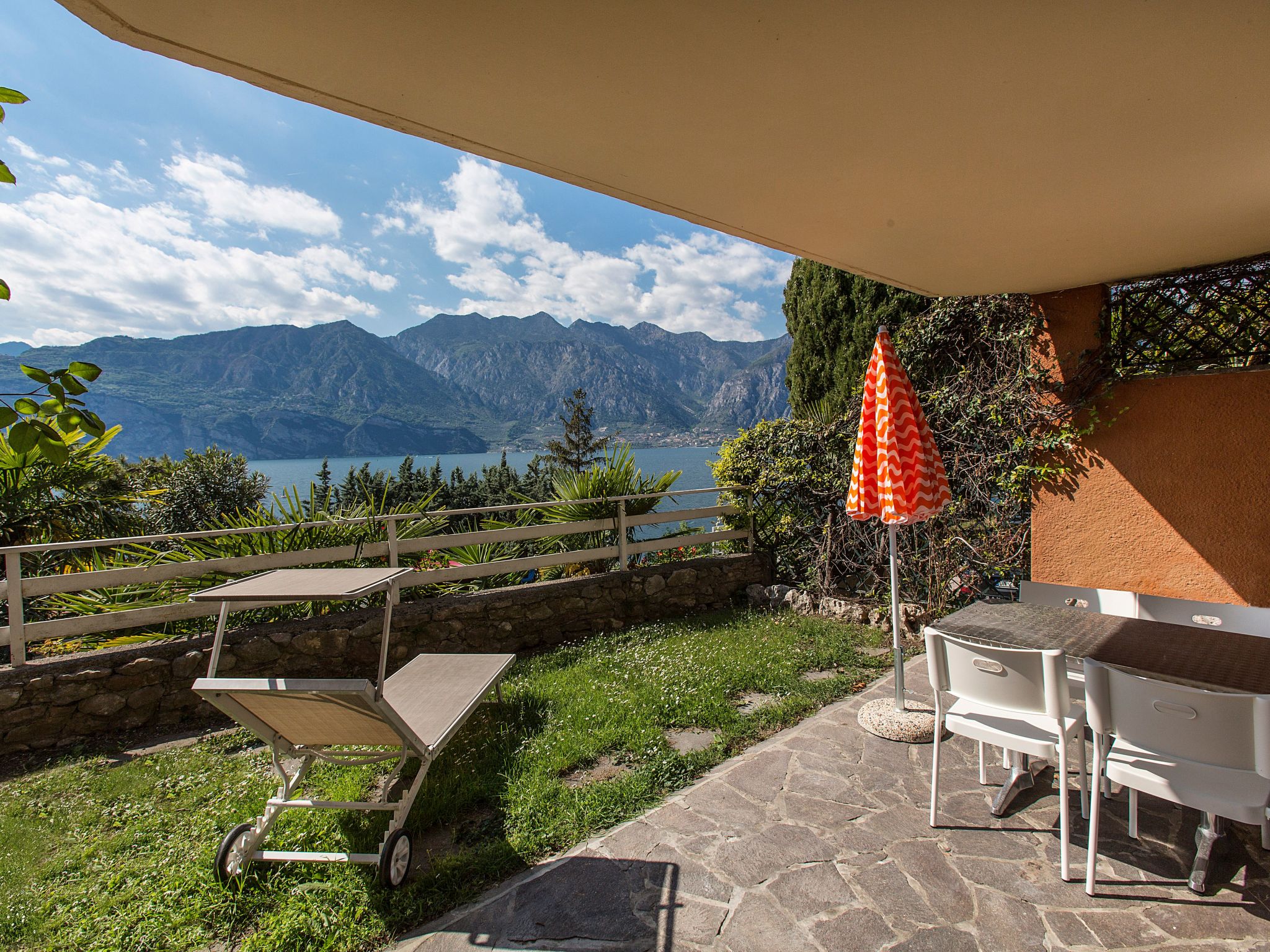 Zwei-Zimmer-Wohnung mit Seeblick, Grill und Gemeinschaftspool-Image-tags.info